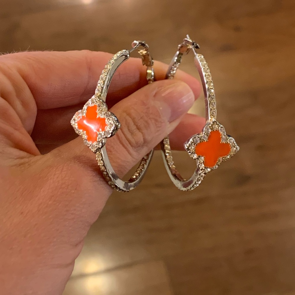 Hoop gold earrings with rhinestones and a coral starish shape